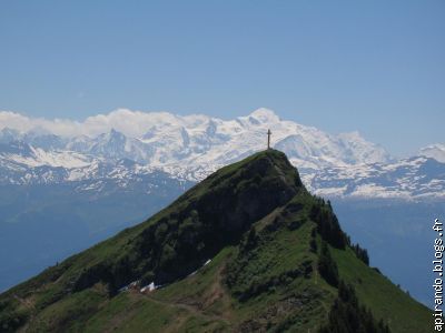 Le pic du Marcelly sur fond de Mont Blanc